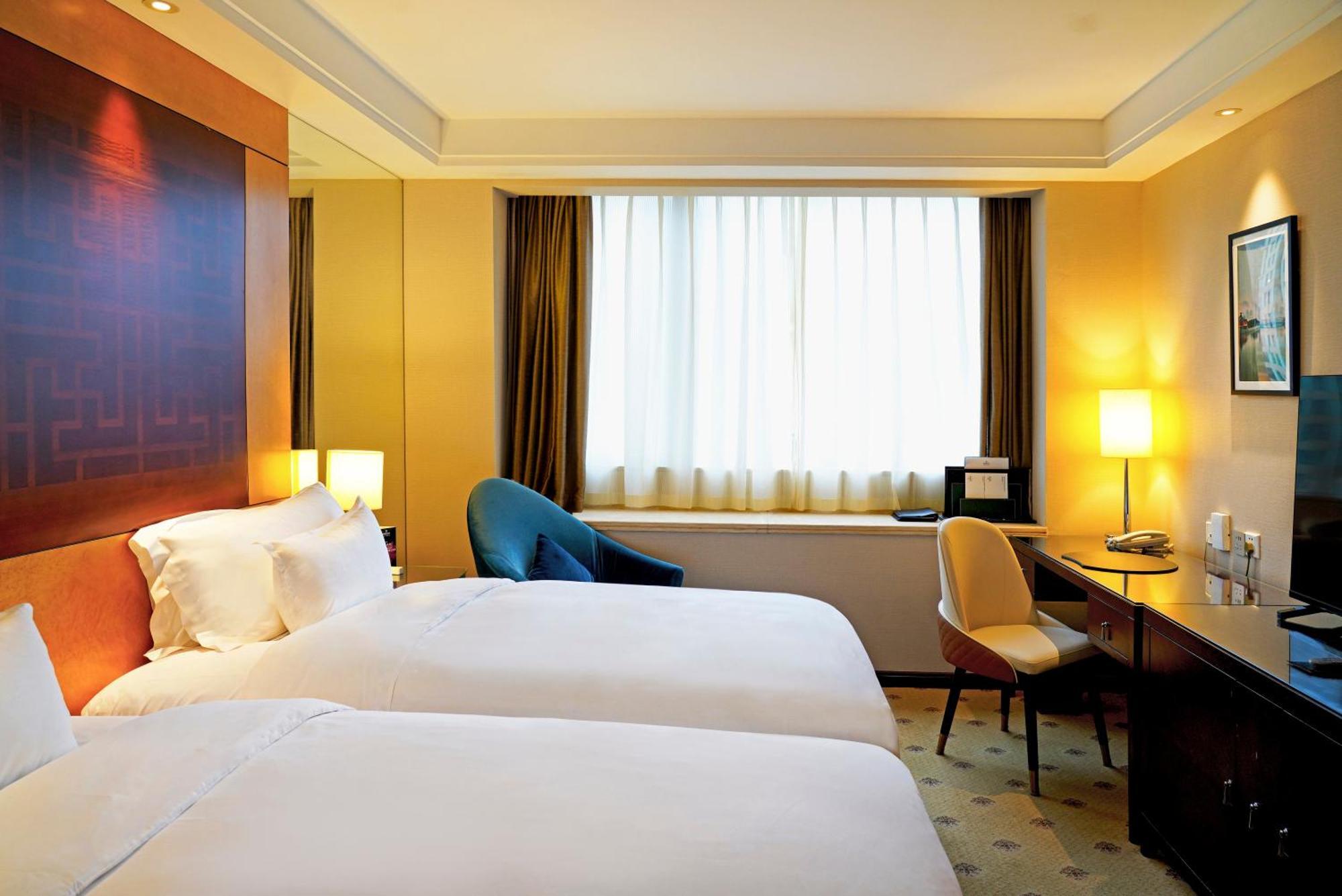 Отель Radisson Collection Hyland